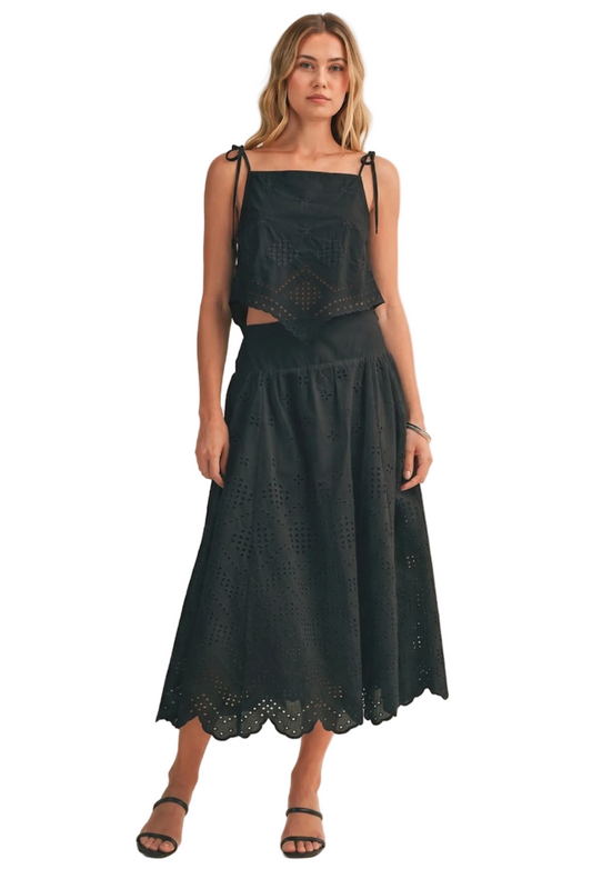 Scalloped Embroidered Eyelet Set