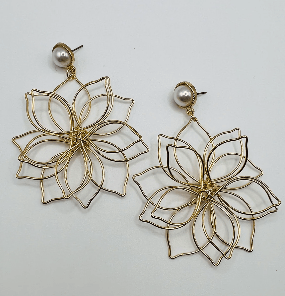 Pearl Stud With Wire Flower - Frock Shop